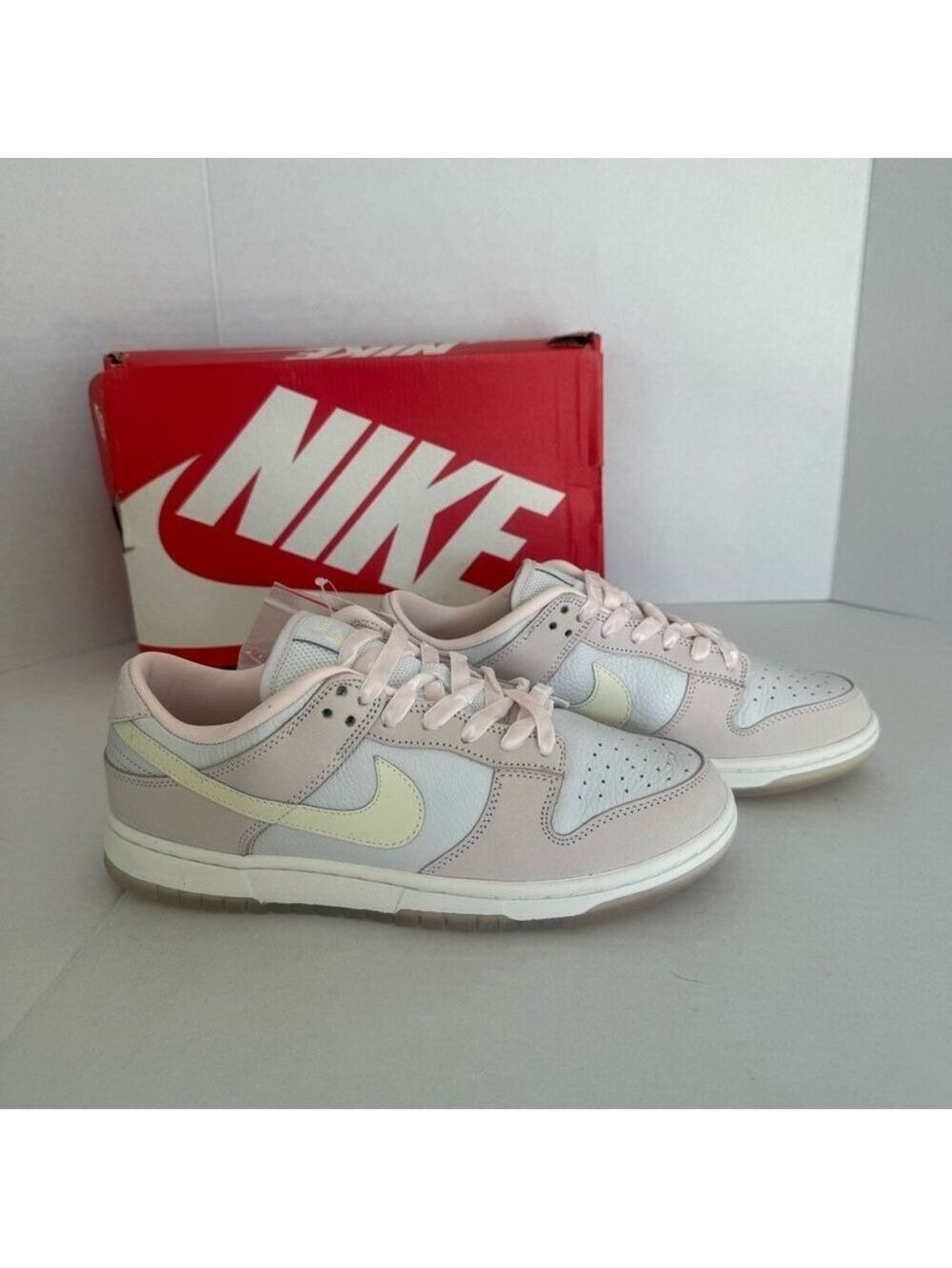 Nike Women Dunk Low Sneakers Light Soft Pink Velvet Laces Size 9.5 New